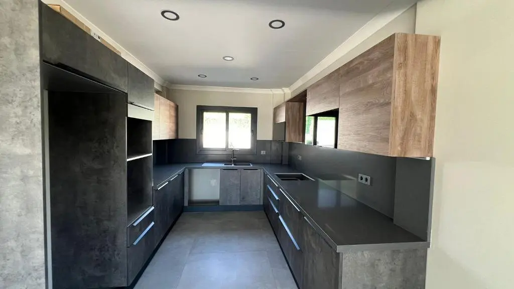 Fitted kitchen